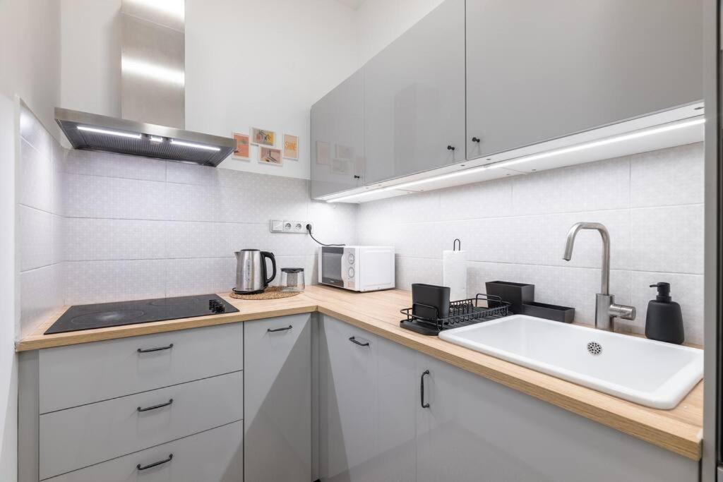 Cute 1Bedroom Center Apartment Прага Экстерьер фото