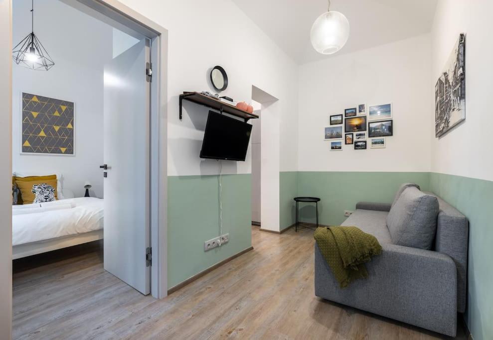 Cute 1Bedroom Center Apartment Прага Экстерьер фото
